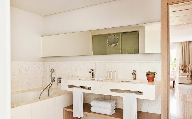 Grand Suite Kitchen