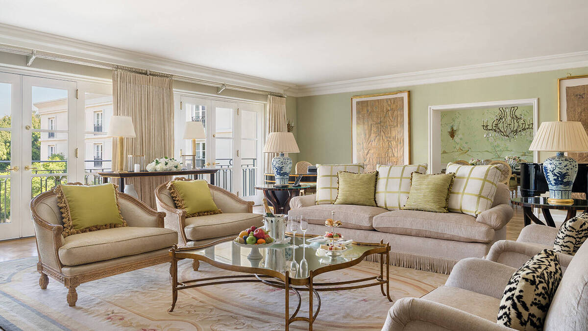 Pennisula Suite 