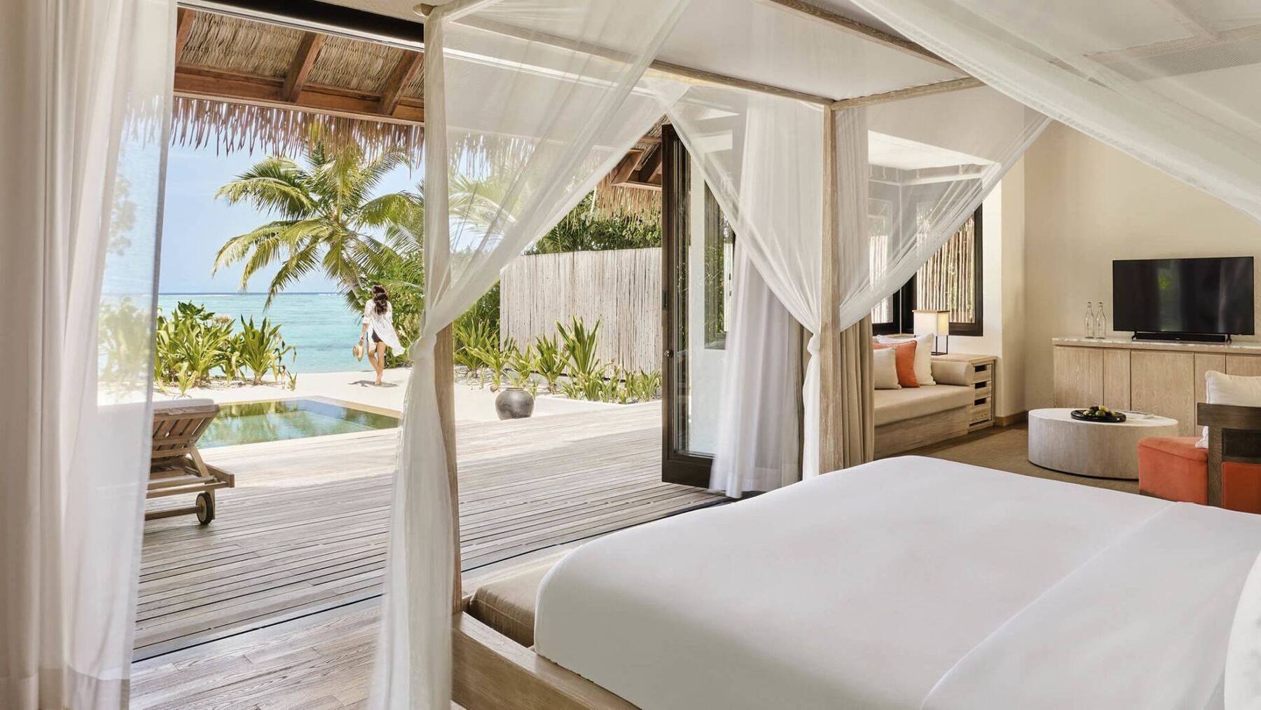 BEACH SUITE