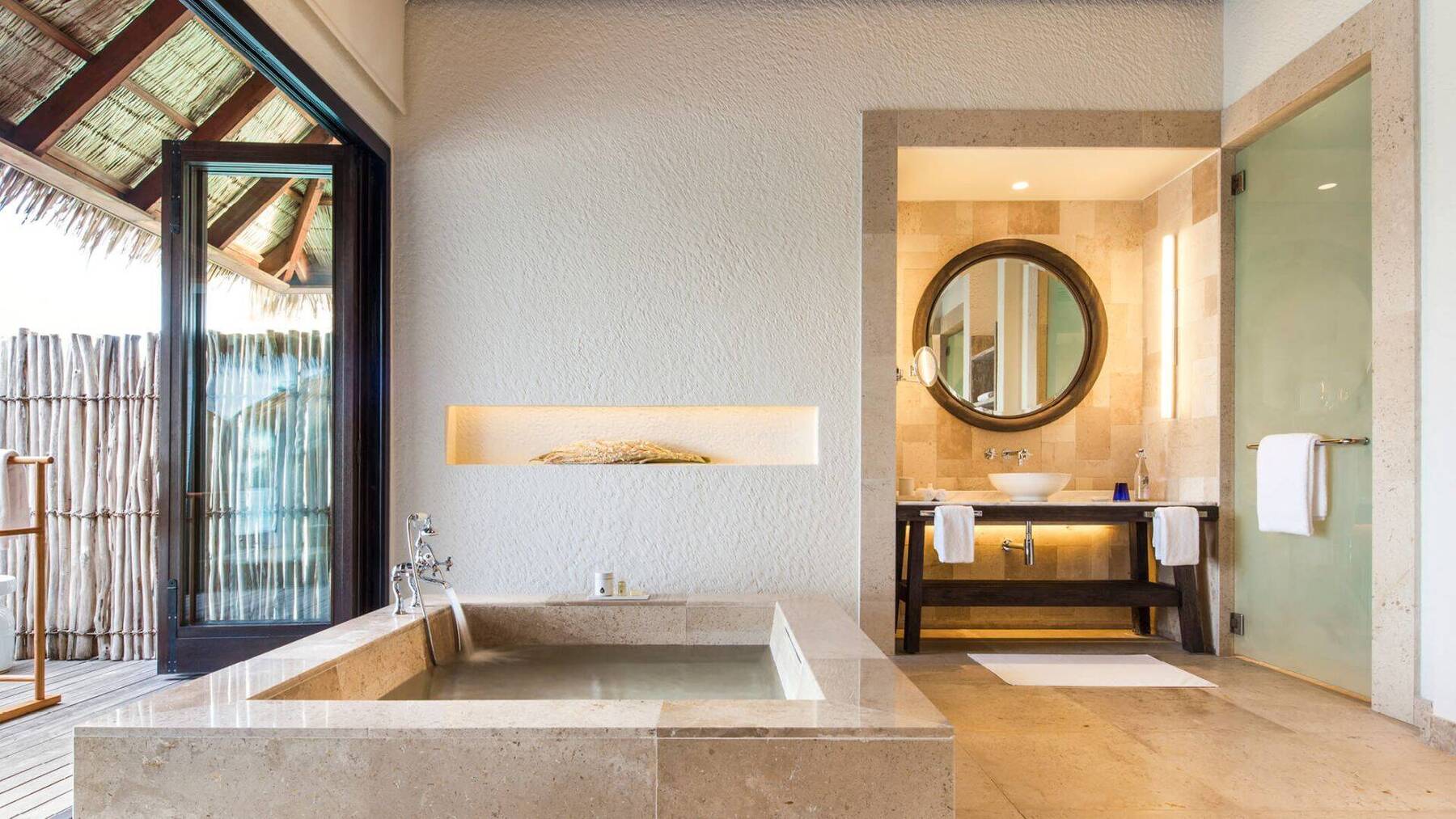 WATER SUITE