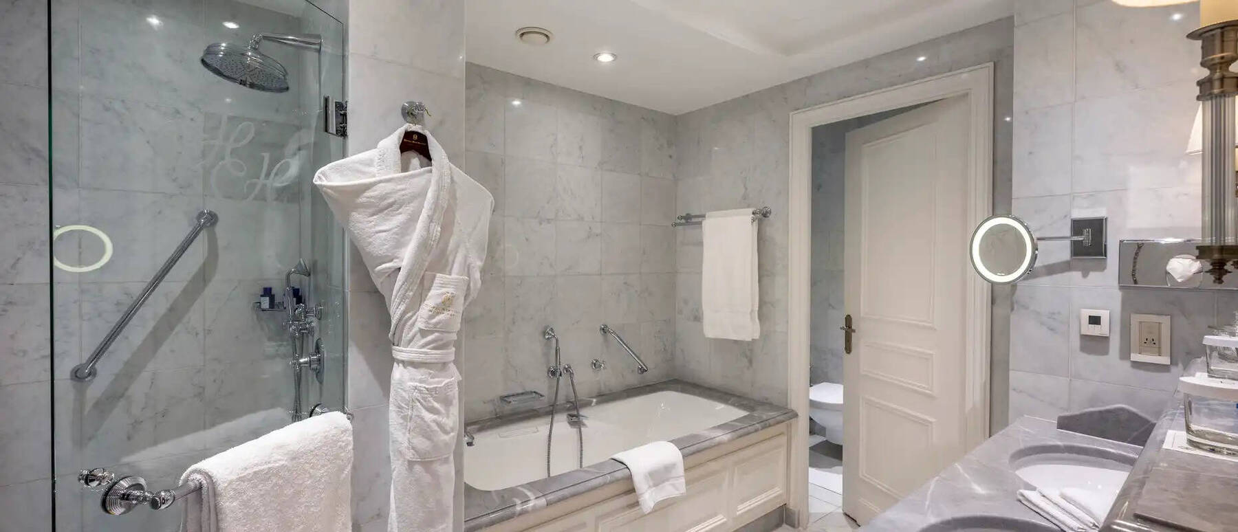 Junior Suite with Terrace and Jacuzzi
