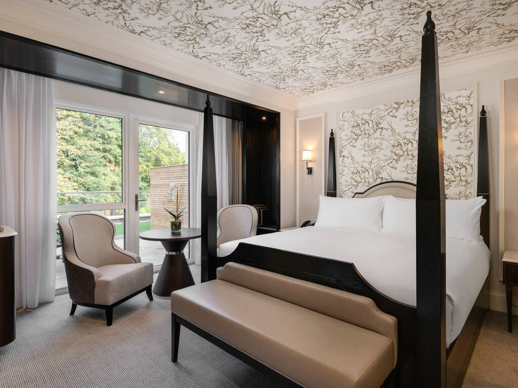 DELUXE KING WITH BALCONY