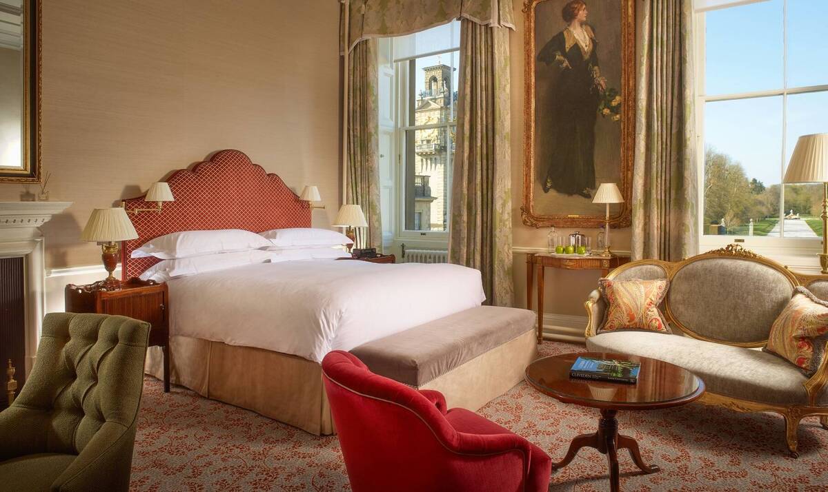 Mansion Deluxe Suite