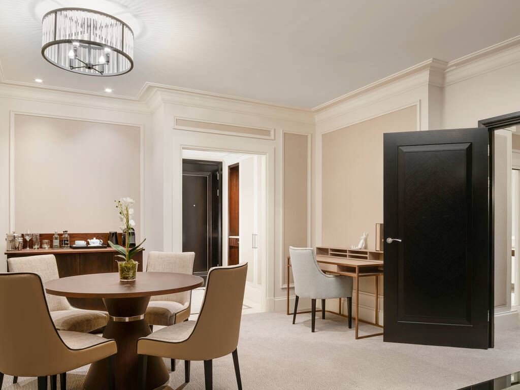 FAIRMONT ONE BEDROOM KING SUITE