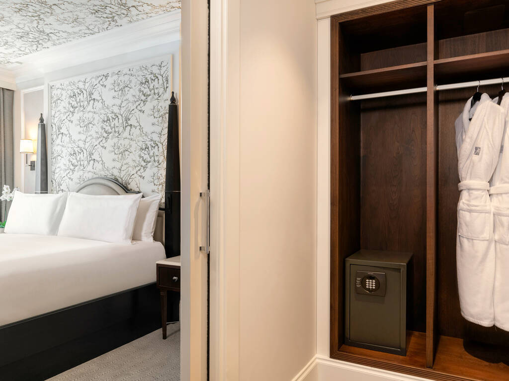 FAIRMONT ONE BEDROOM KING SUITE