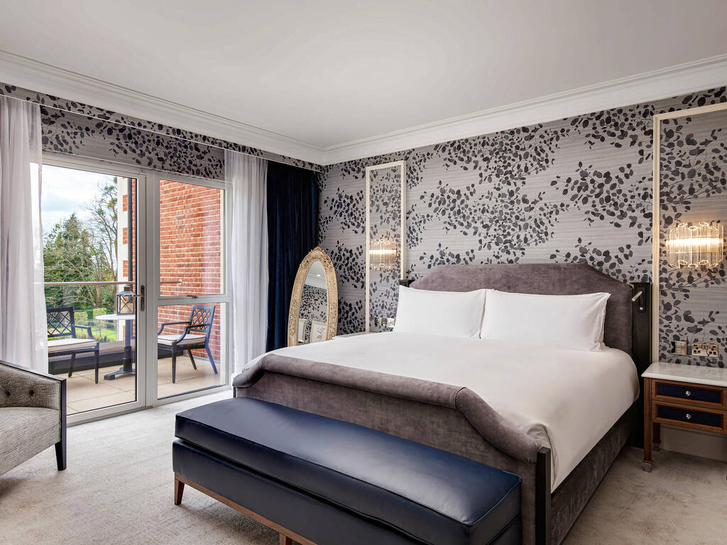 FAIRMONT ONE BEDROOM BALCONY SUITE