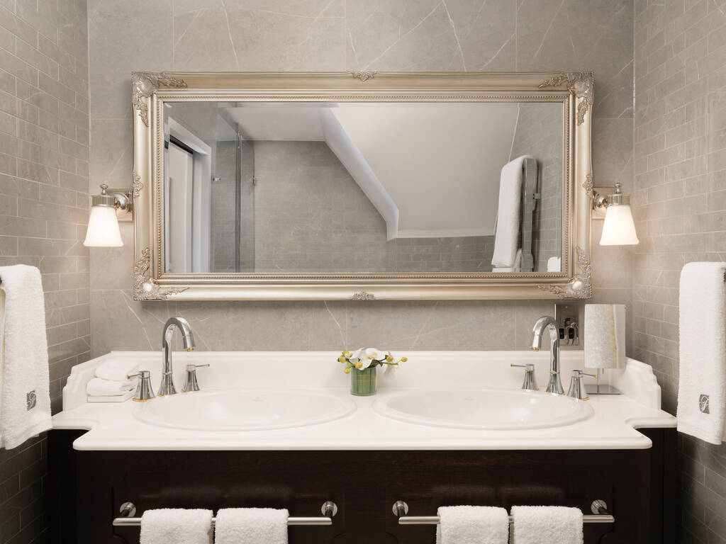 LUXURY TWO BEDROOM KING SUITE