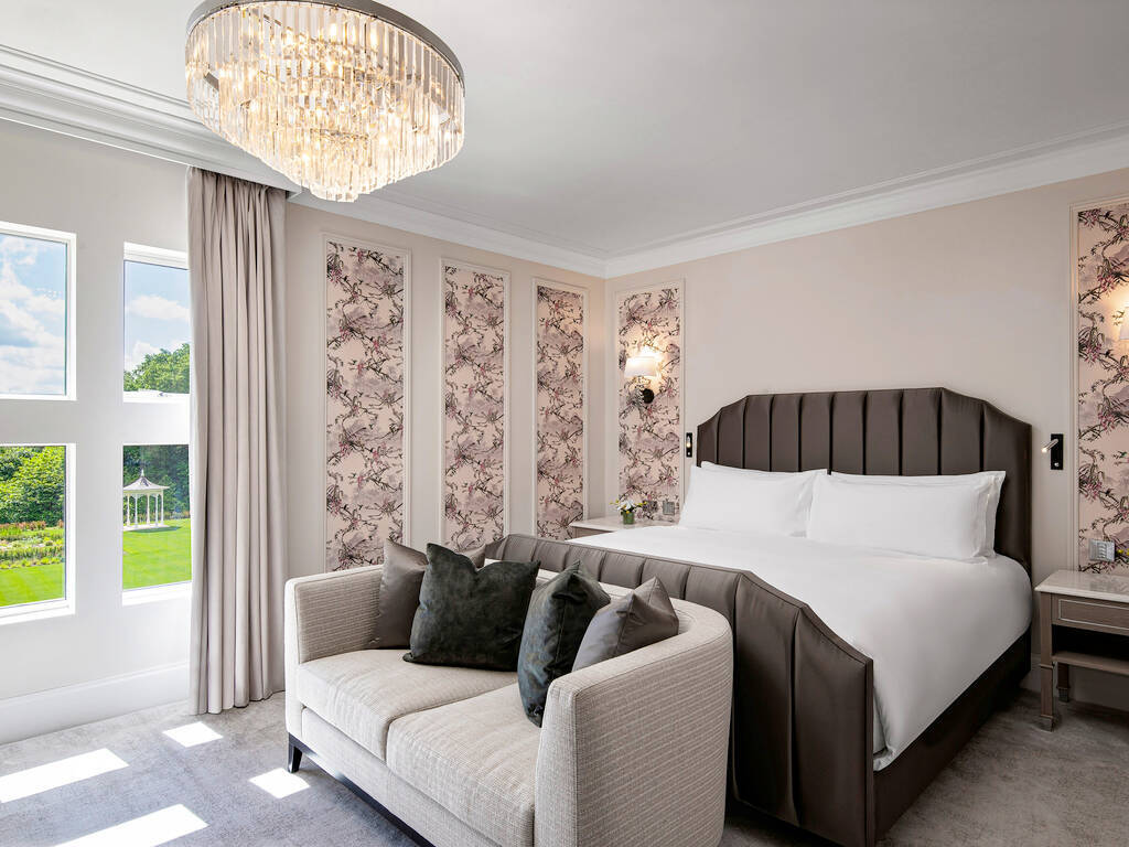 LUXURY TWO BEDROOM CORNER SUITE