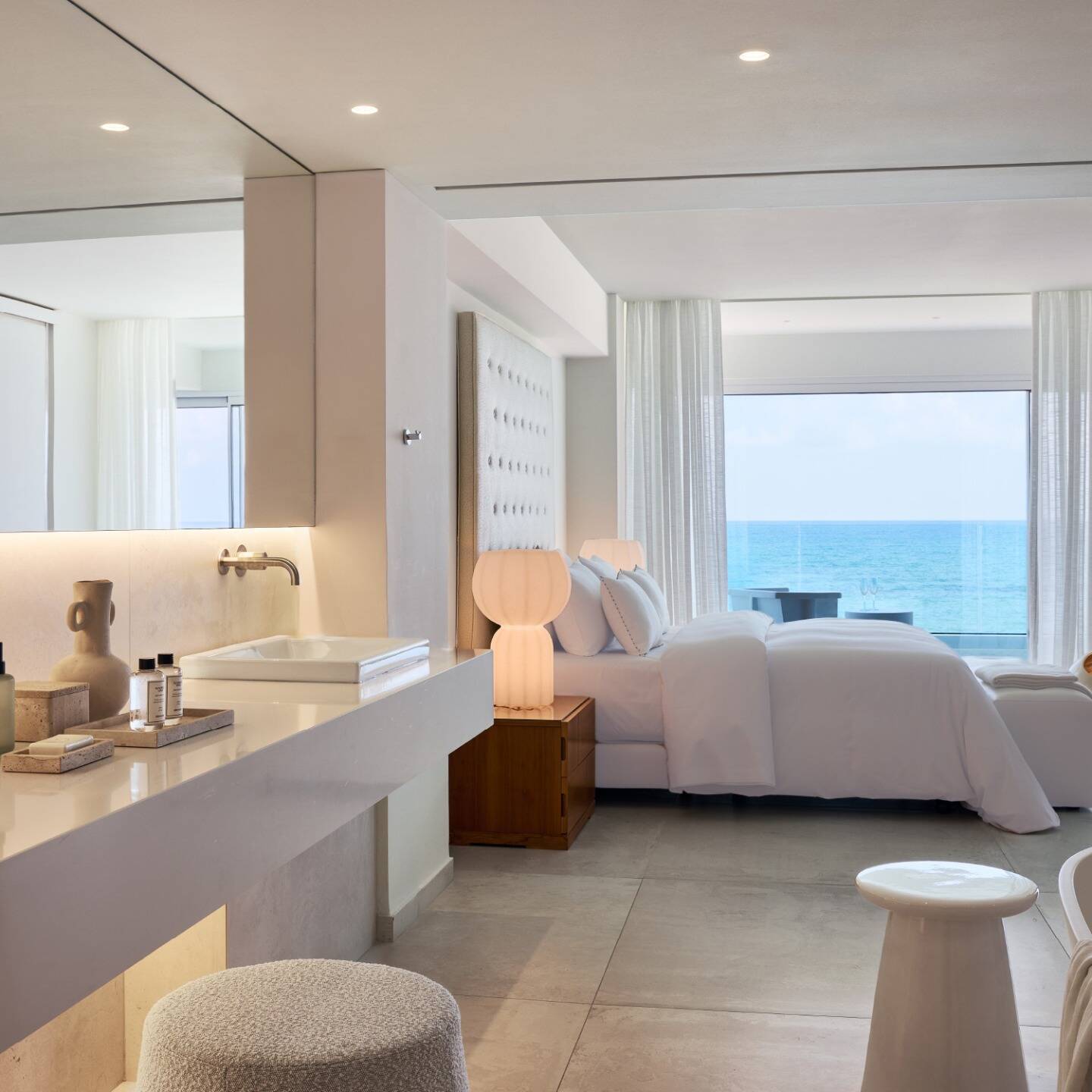 AMIRANDES WHITE SUITE
