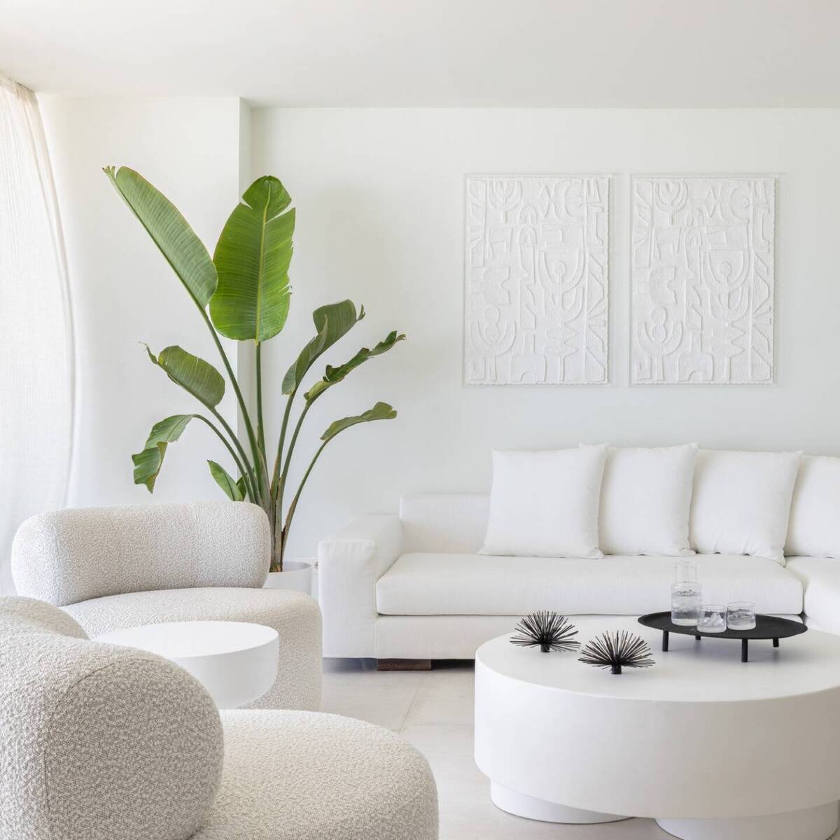 AMIRANDES WHITE SUITE