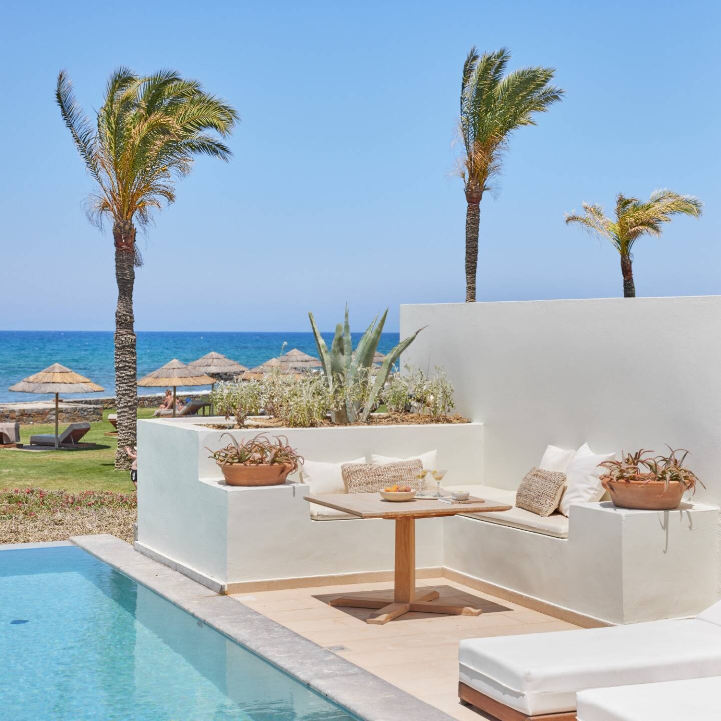 JUNIOR SUITE WATERFRONT GYM AND PRIVATE POOL