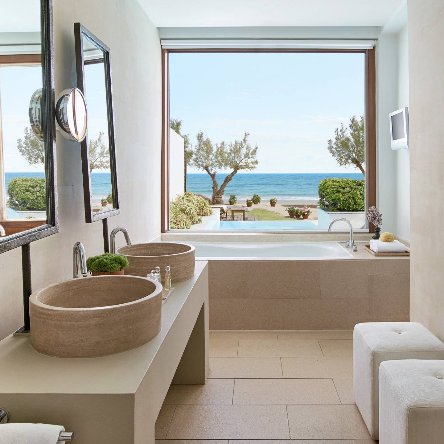 THREE BEDROOM VILLA BEACHFRONT WITH PRIVATE POOL