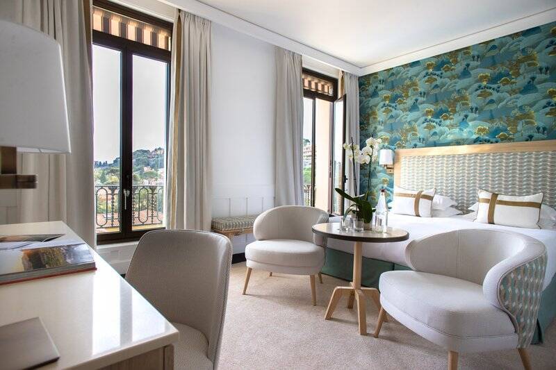 Deluxe Sea and Garden View Room