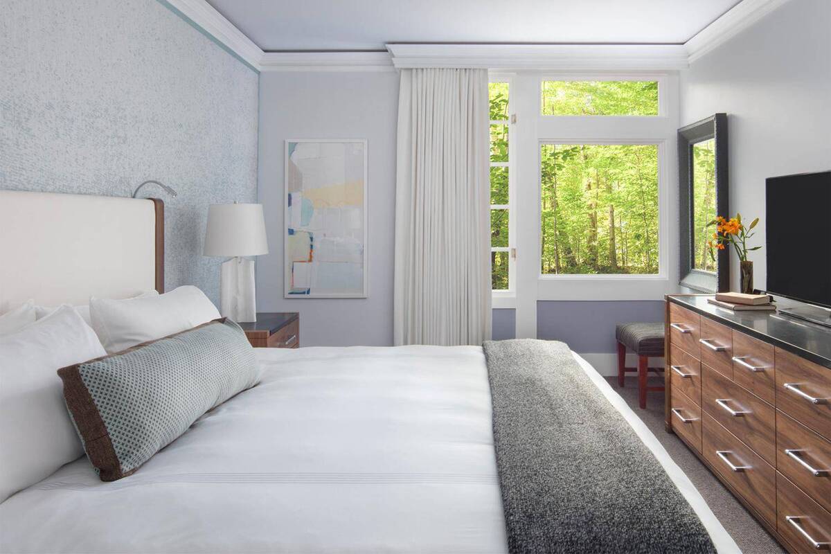 LUXURY ONE BEDROOM SUITE