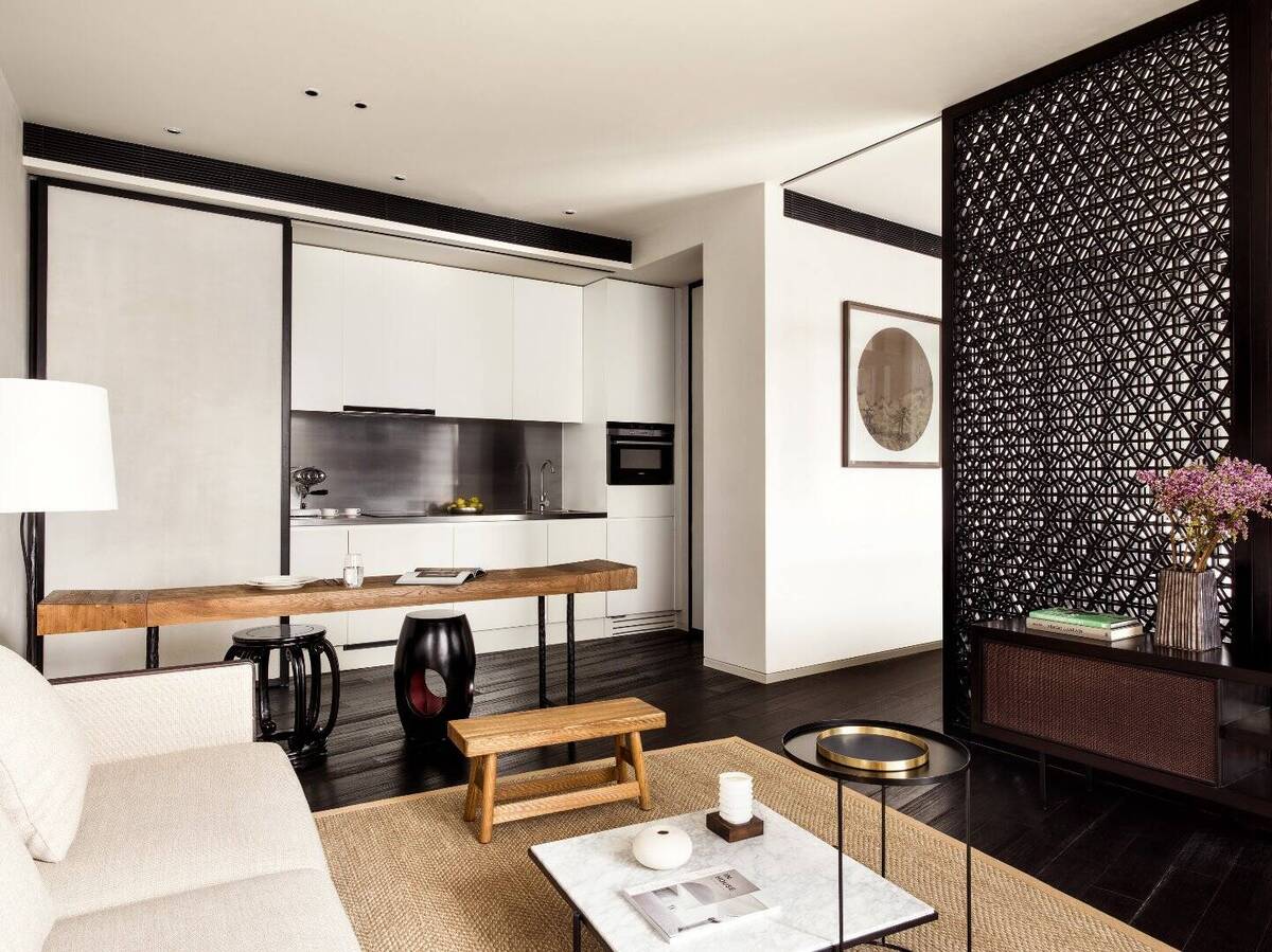 APARTMENT 80