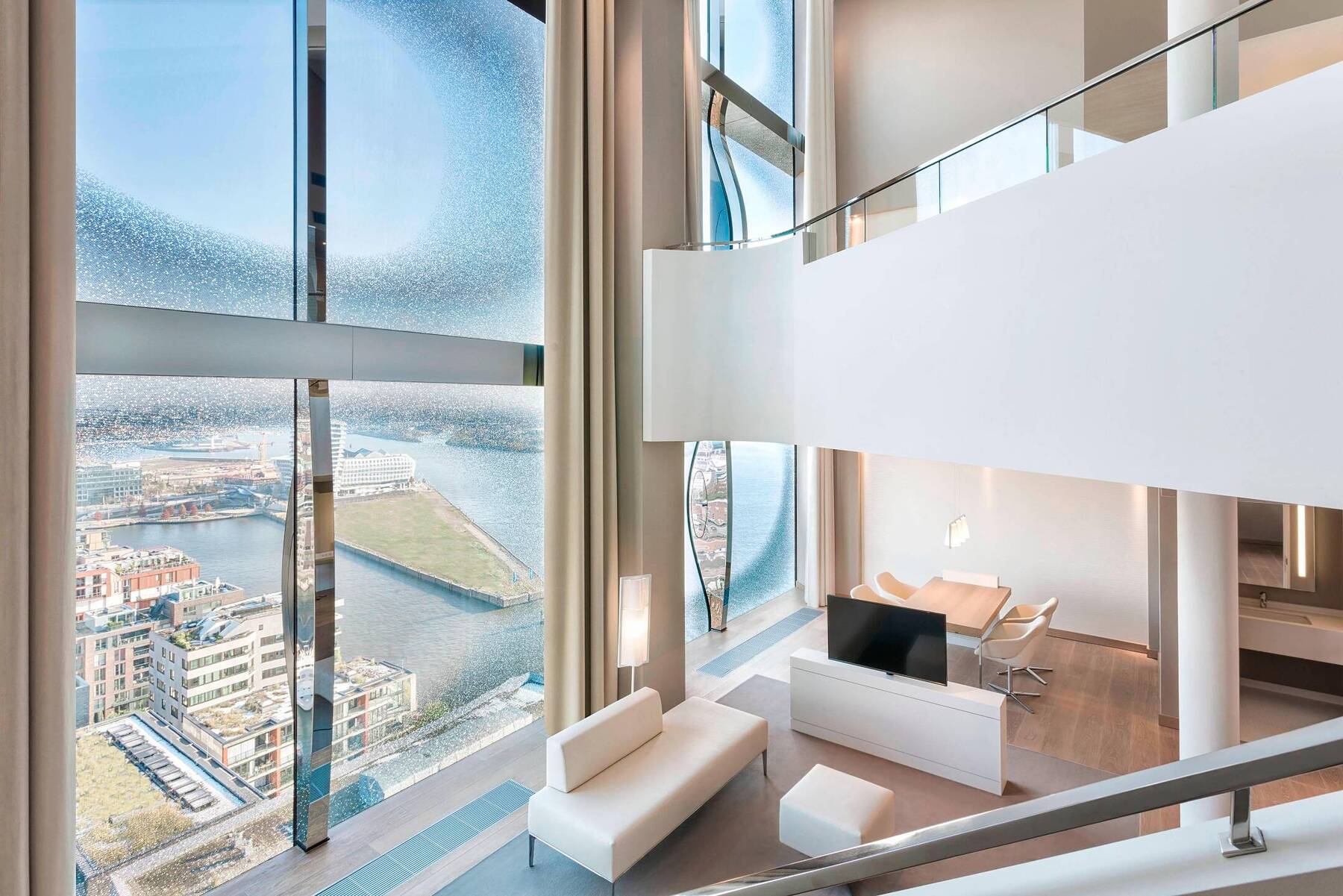 MAISONETTE BI-LEVEL, CITY AND WATER VIEW SUITE