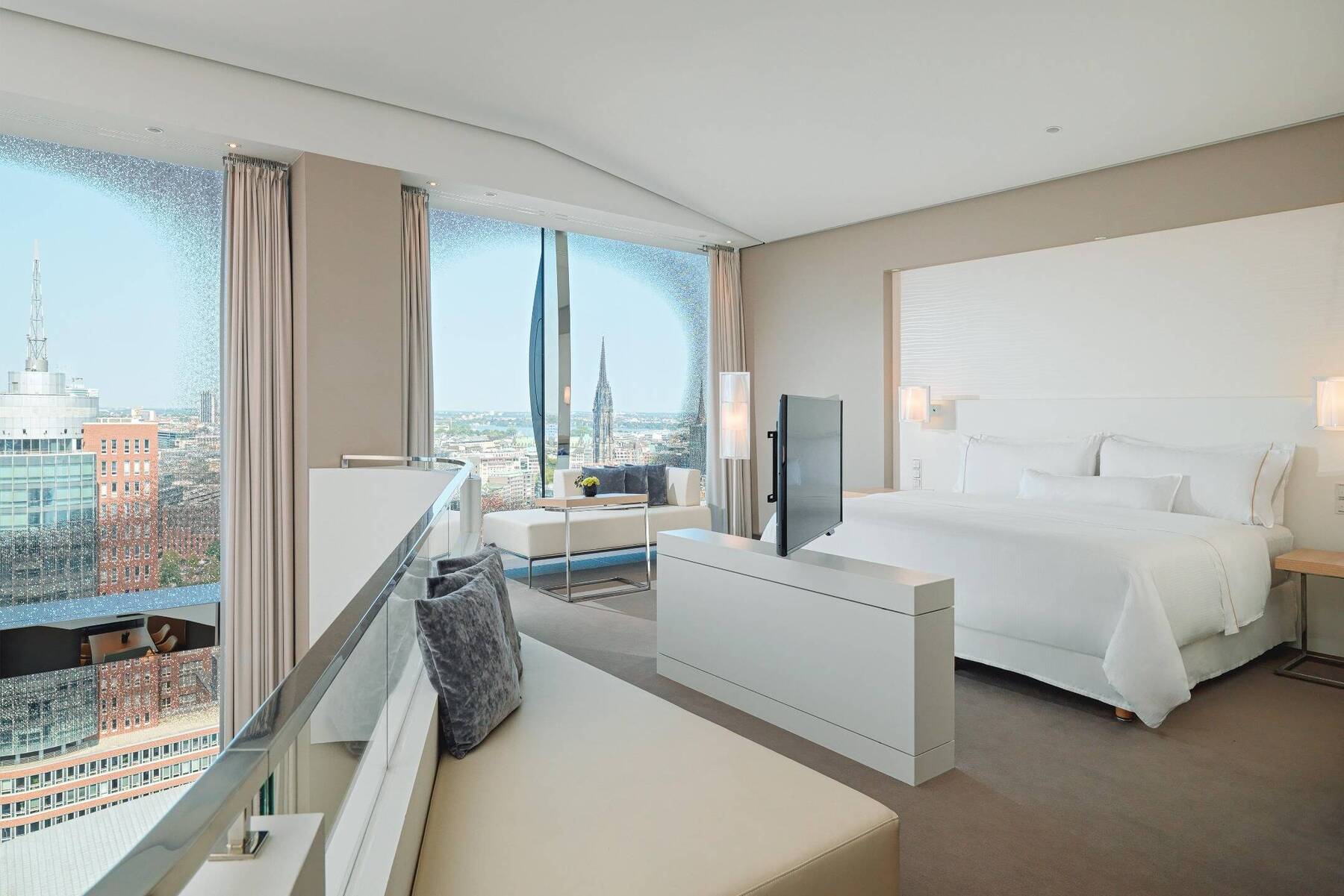 MAISONETTE BI-LEVEL, CITY AND WATER VIEW SUITE