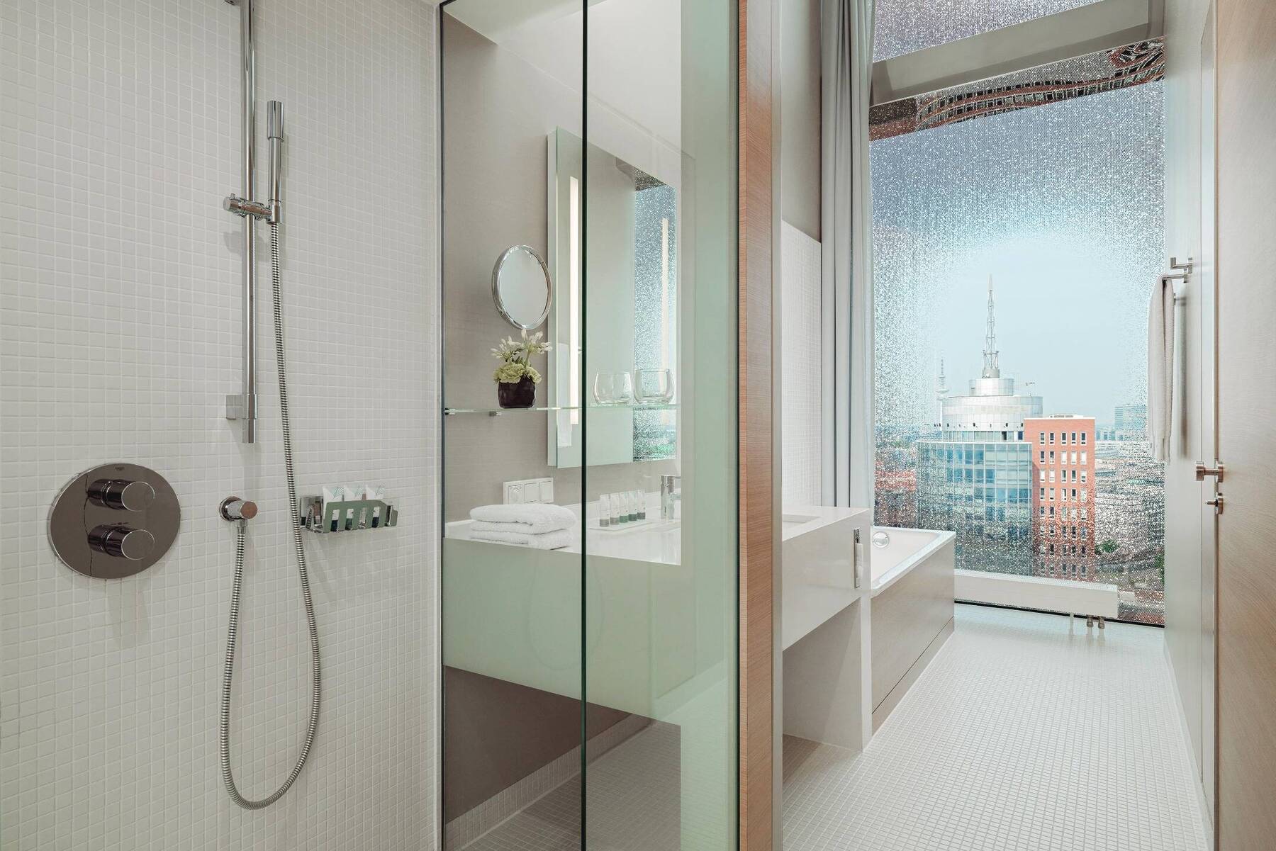 PANORAMA, CITY AND WATER VIEW SUITE