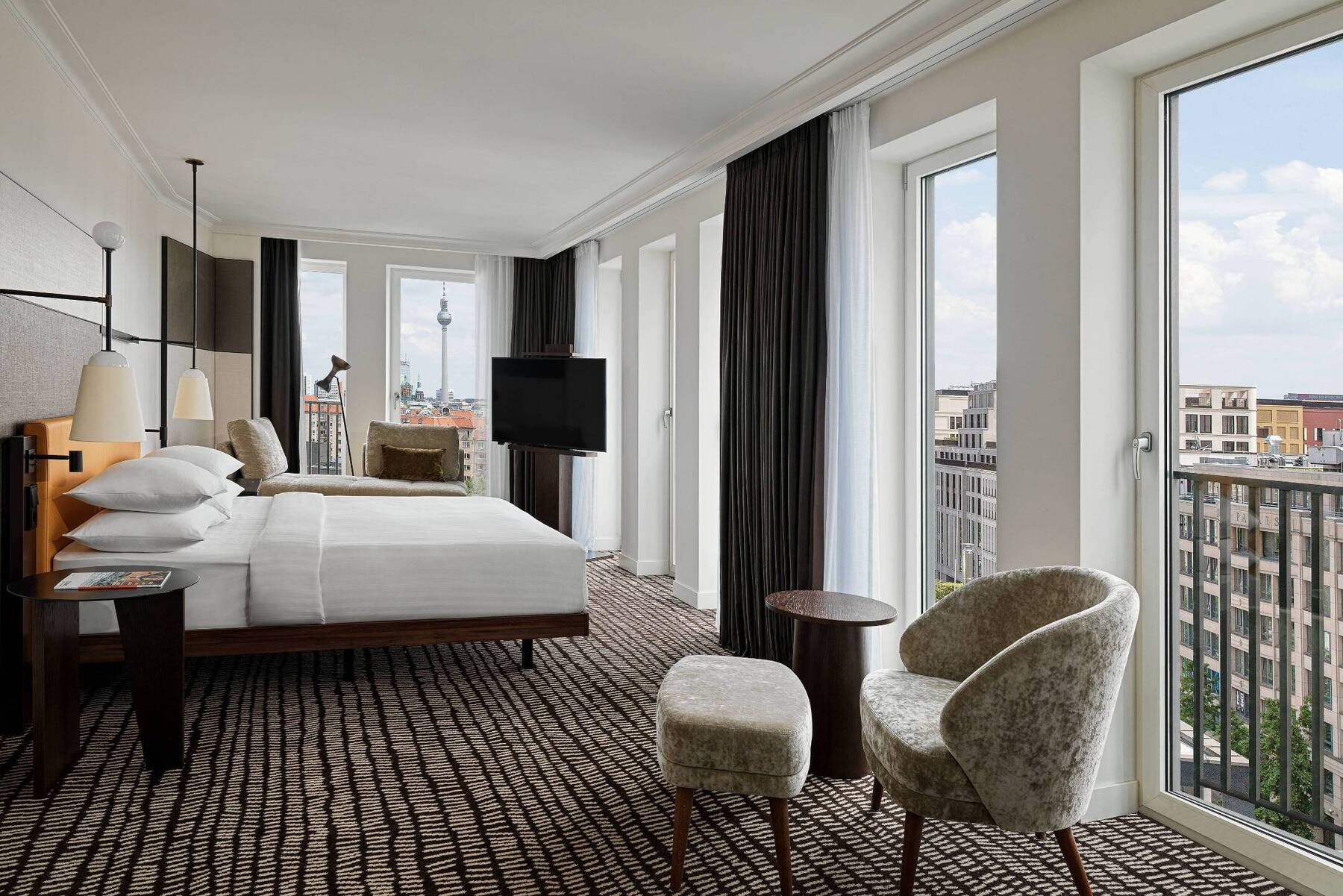 SUPERIOR LARGER KING ROOM