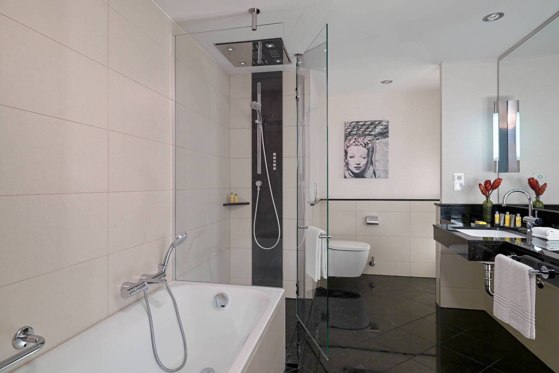EXECUTIVE LOUNGE ACCESS, ONE BEDROOM SUITE