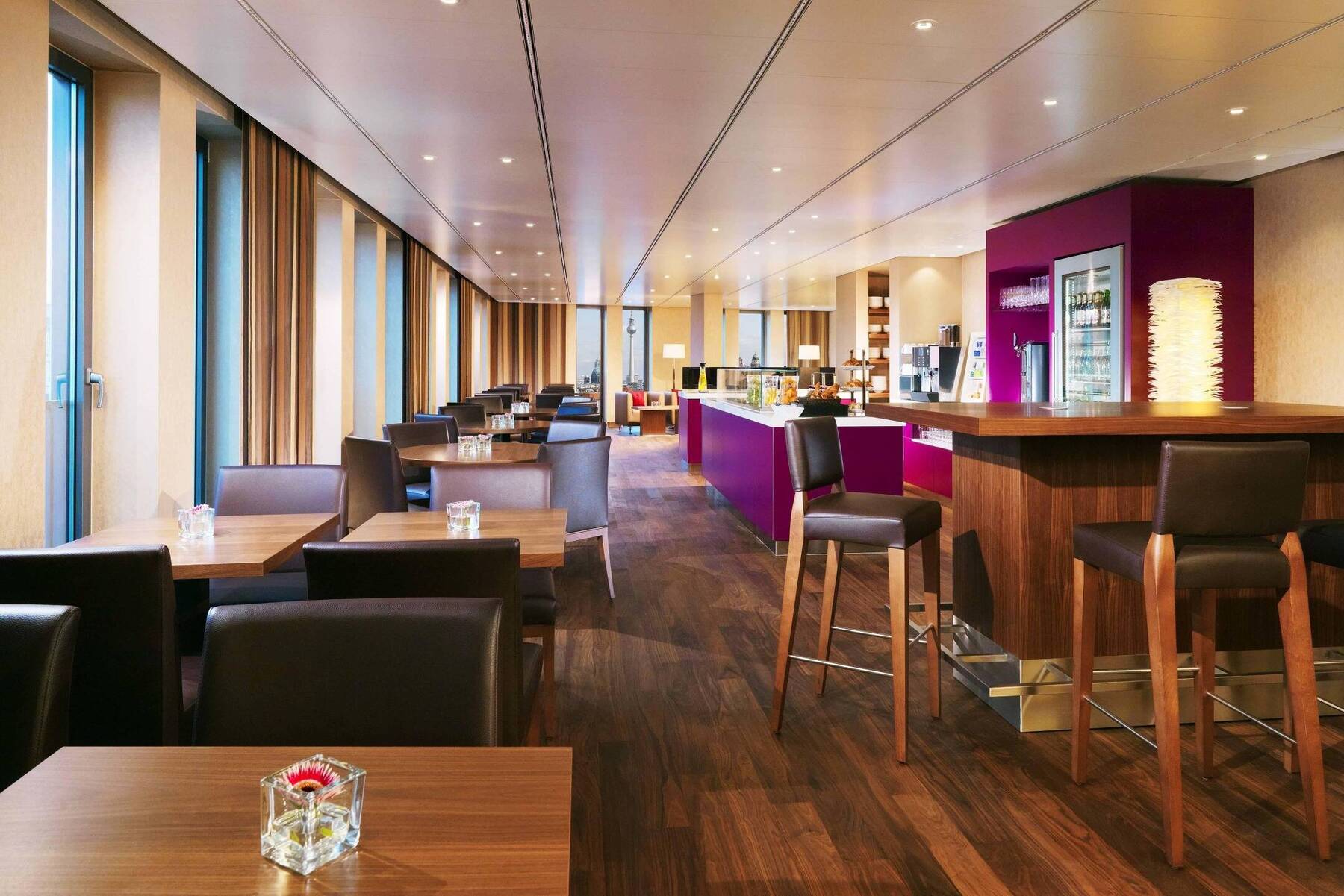 CAPITAL LOUNGE ACCESS, ONE BEDROOM SUITE HIGH FLOOR