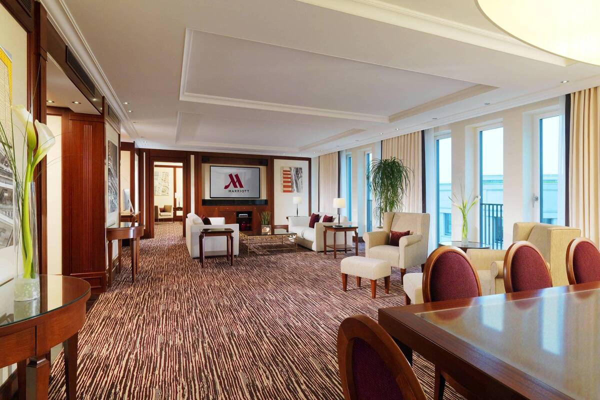 CAPITAL LOUNGE ACCESS, ONE BEDROOM SUITE HIGH FLOOR