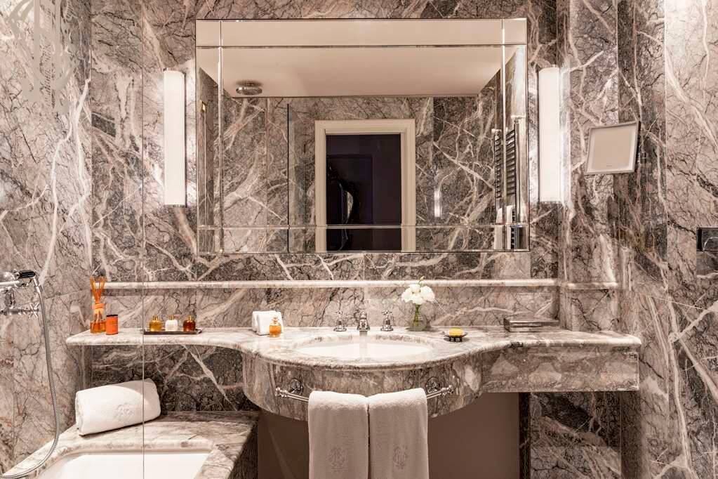 Lake View Prestige Room