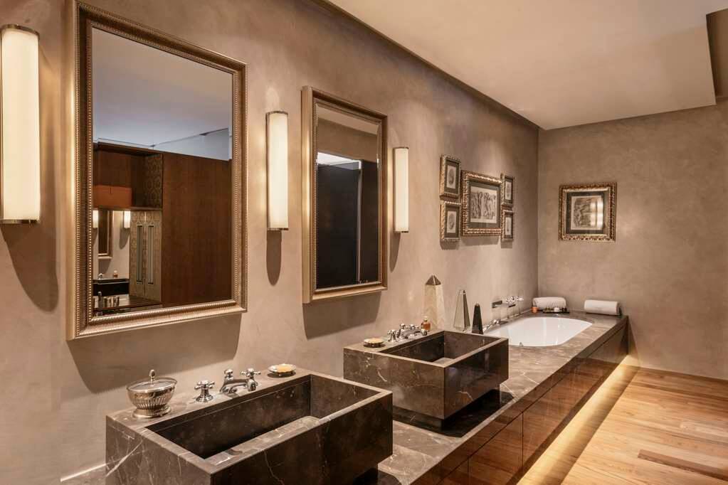 Rooftop Front Suite