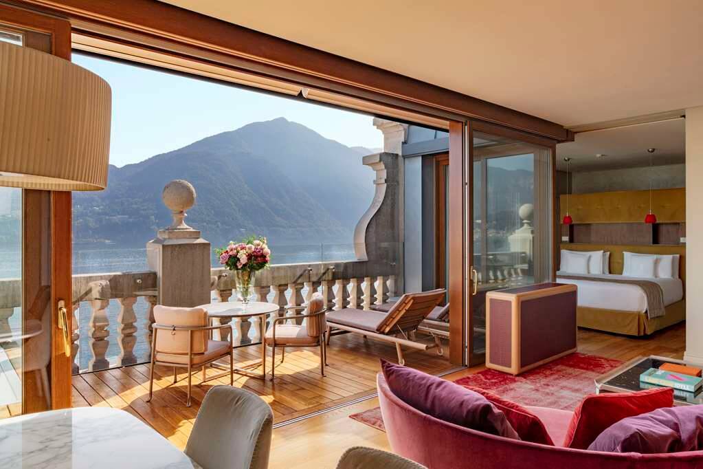 Rooftop Front Suite