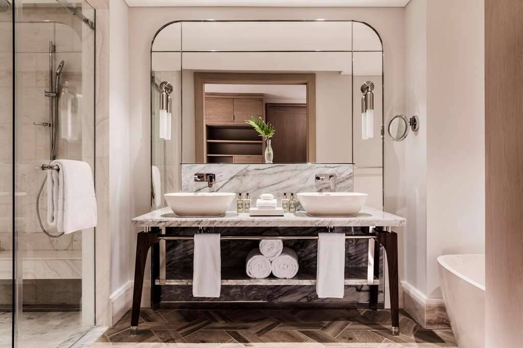 Ocean Balcony Queen Room 