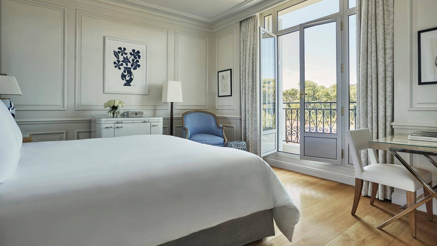 Palace Pinewood Suite