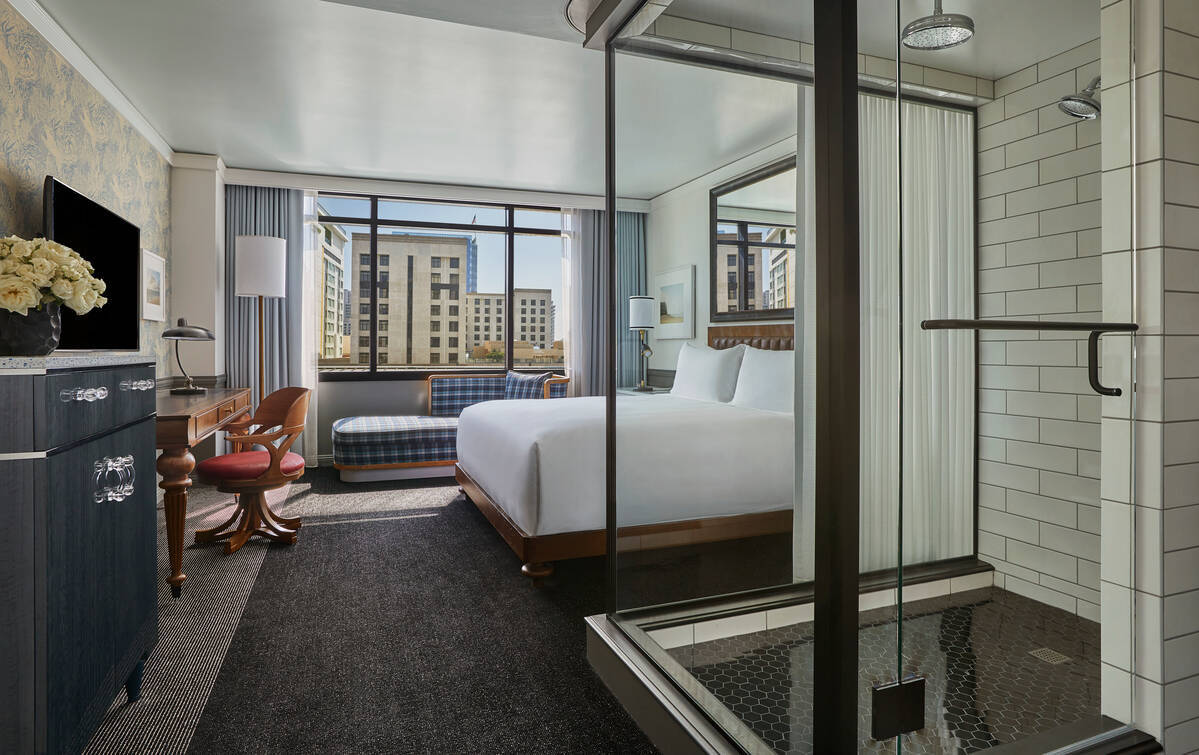POOL VIEW KING ROOM