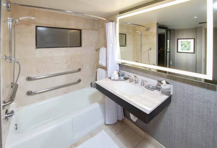 Resort Room Two Queen Bed Mobility Access W/tub