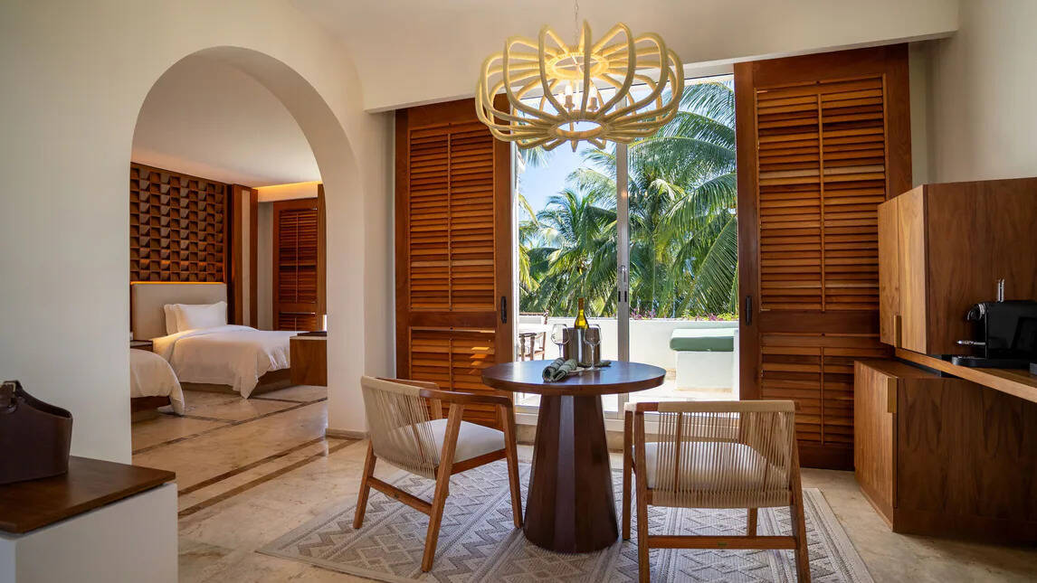 Master Oceanfront Signature Suite Two Queen