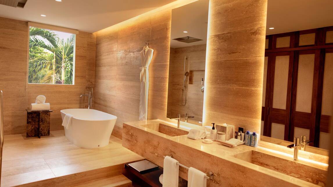 Master with Private Pool Signature Suite Two Queen, Oceanfront