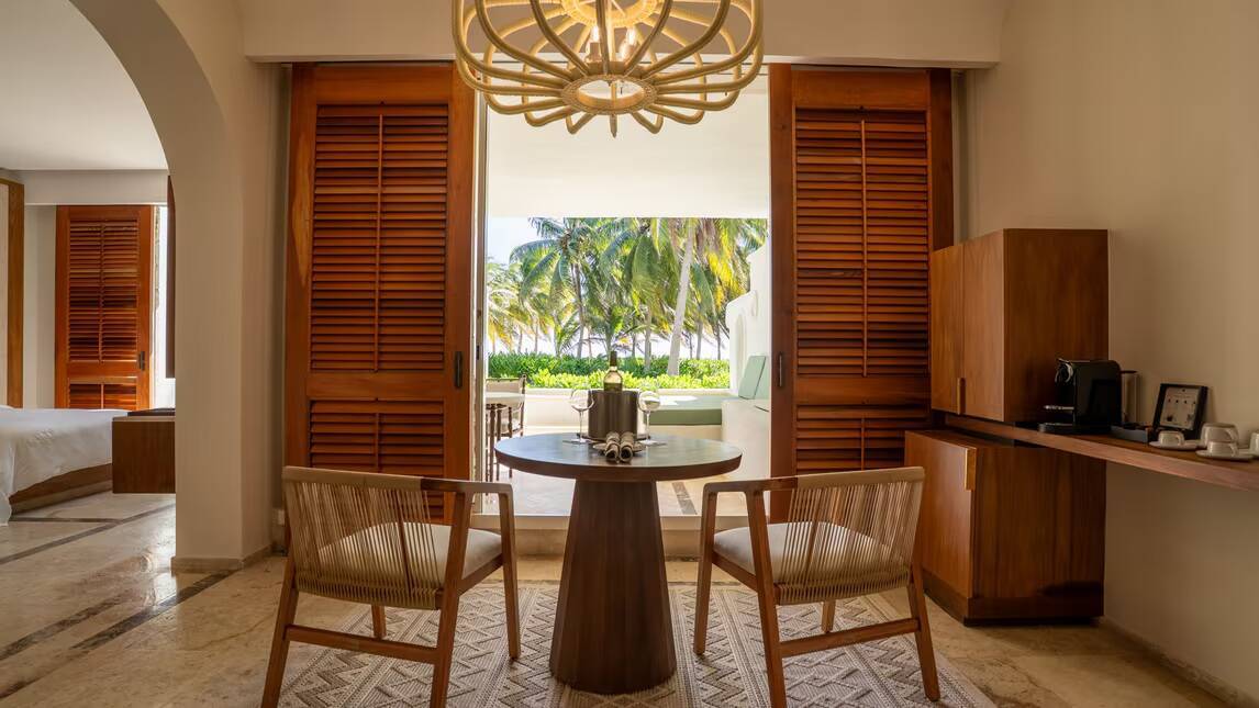 Master with Private Pool Signature Suite Two Queen, Oceanfront