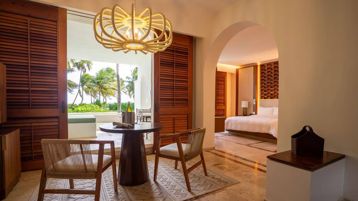 Master with Private Pool Signature Suite King Oceanfront