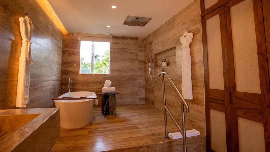 Butler Service Master Two Bedroom Presidential Suite Oceanfront Private pool