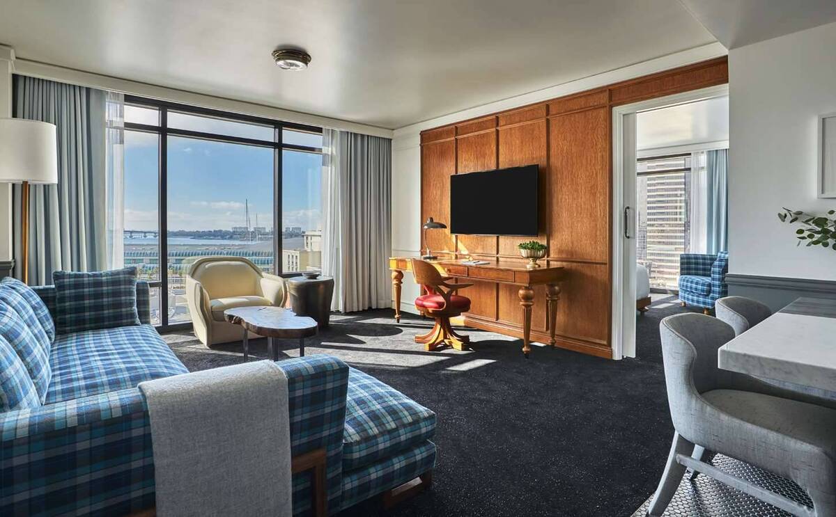 BAY VIEW KING/QUEEN TWO BEDROOM SUITE