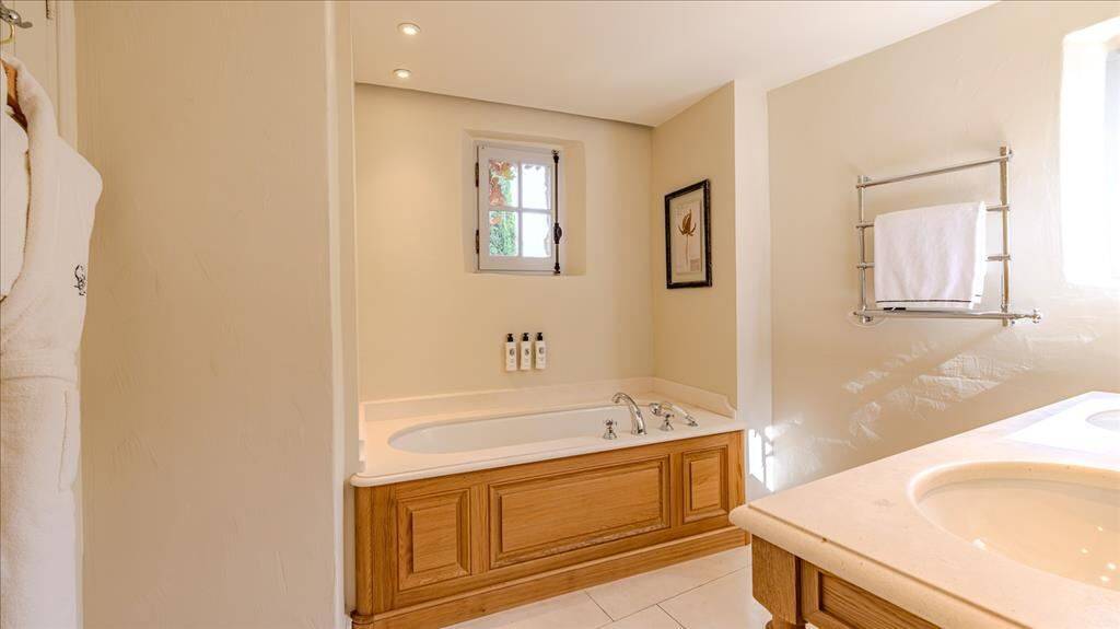 Deluxe Ventoux Junior Suite