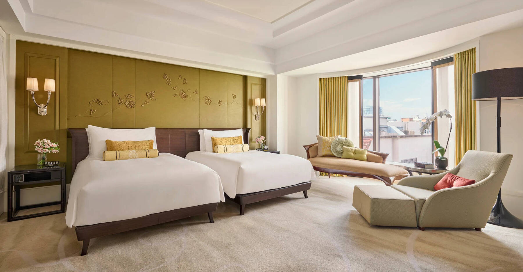 Club City Suite Connecting