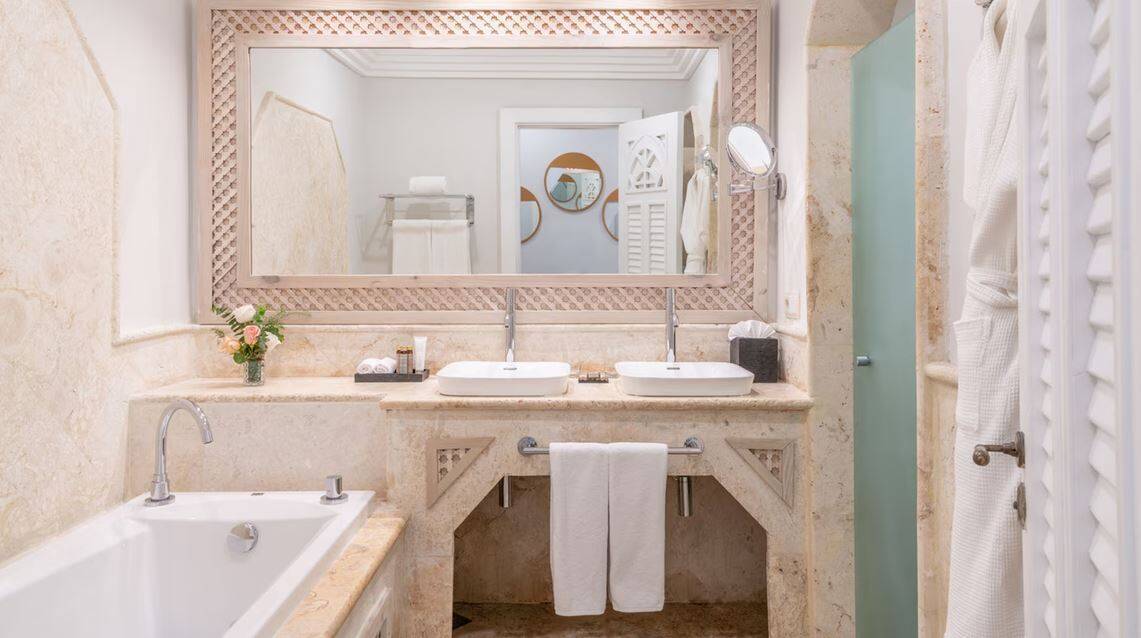 BEACHFRONT JUNIOR SUITE KING