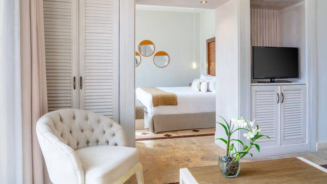 BEACHFRONT JUNIOR SUITE KING