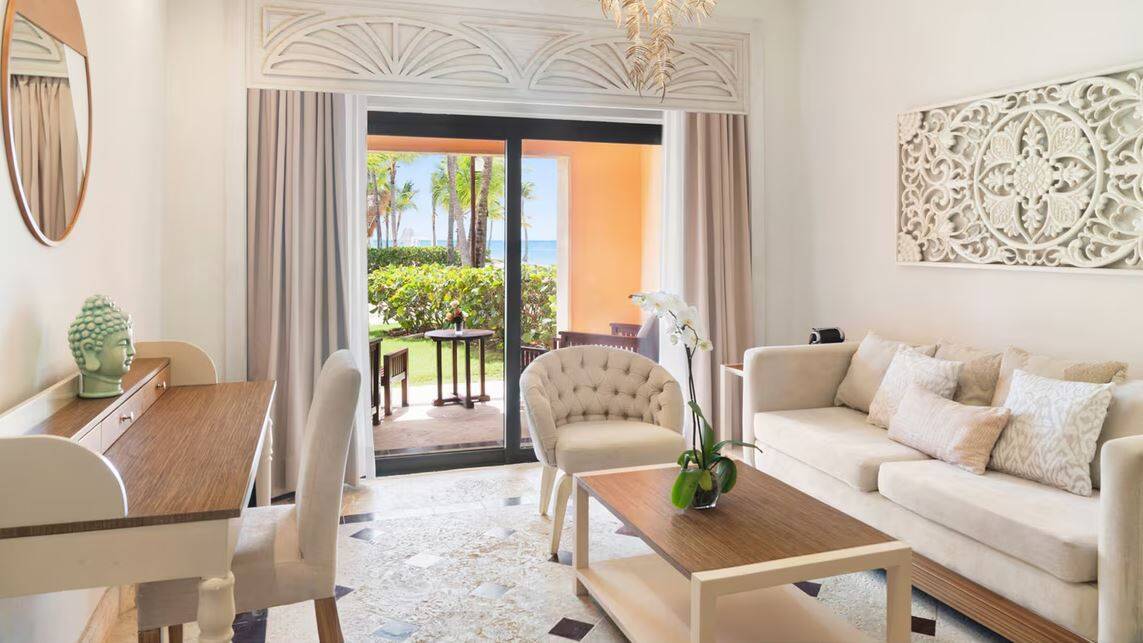 BEACHFRONT JUNIOR SUITE KING