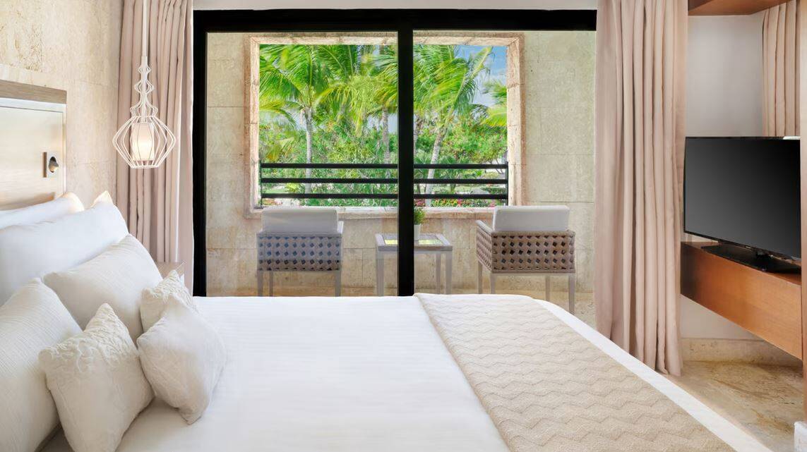CASTLE JUNIOR SUITE KING GARDEN VIEW