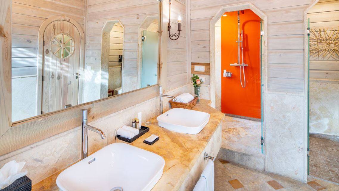 MONARCH VILLA OCEAN FRONT KING