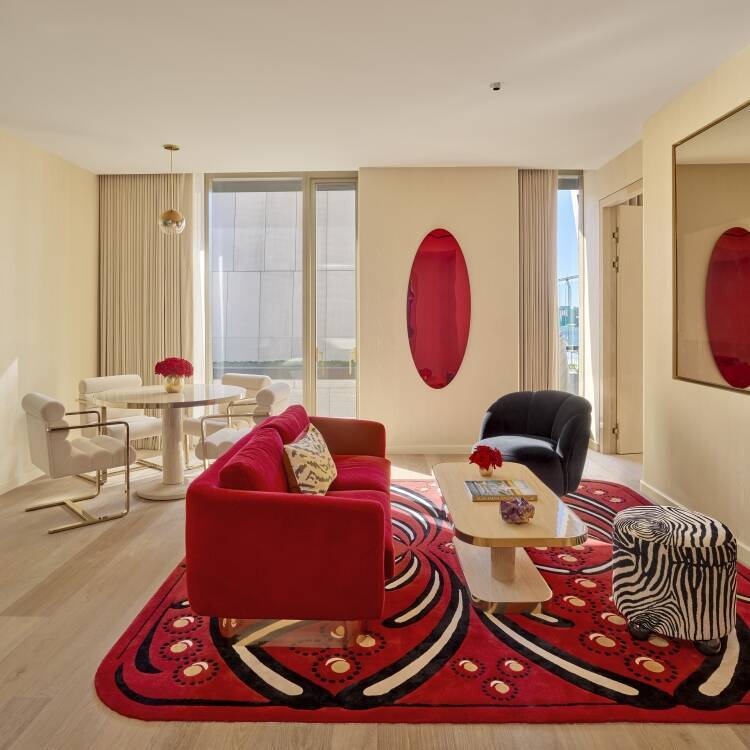 DELUXE ONE BEDROOM HEARING ACCESSIBLE SUITE