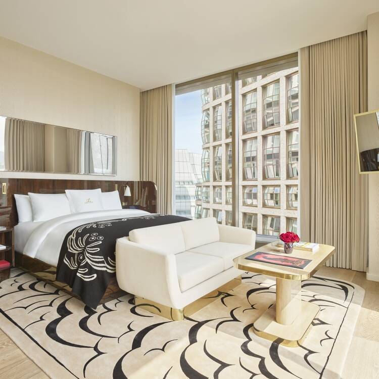 SIGNATURE CORNER KING HEARING ACCESSIBLE ROOM