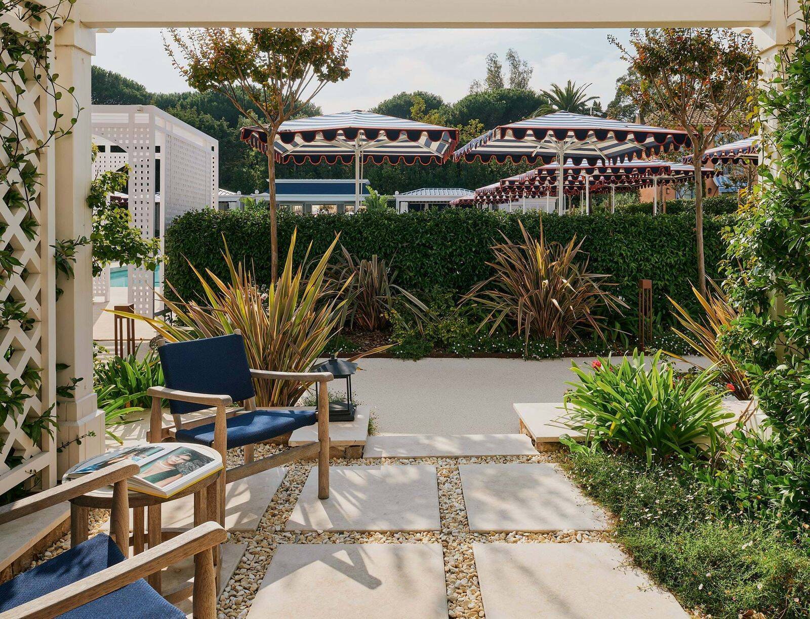 POOLSIDE SUITE