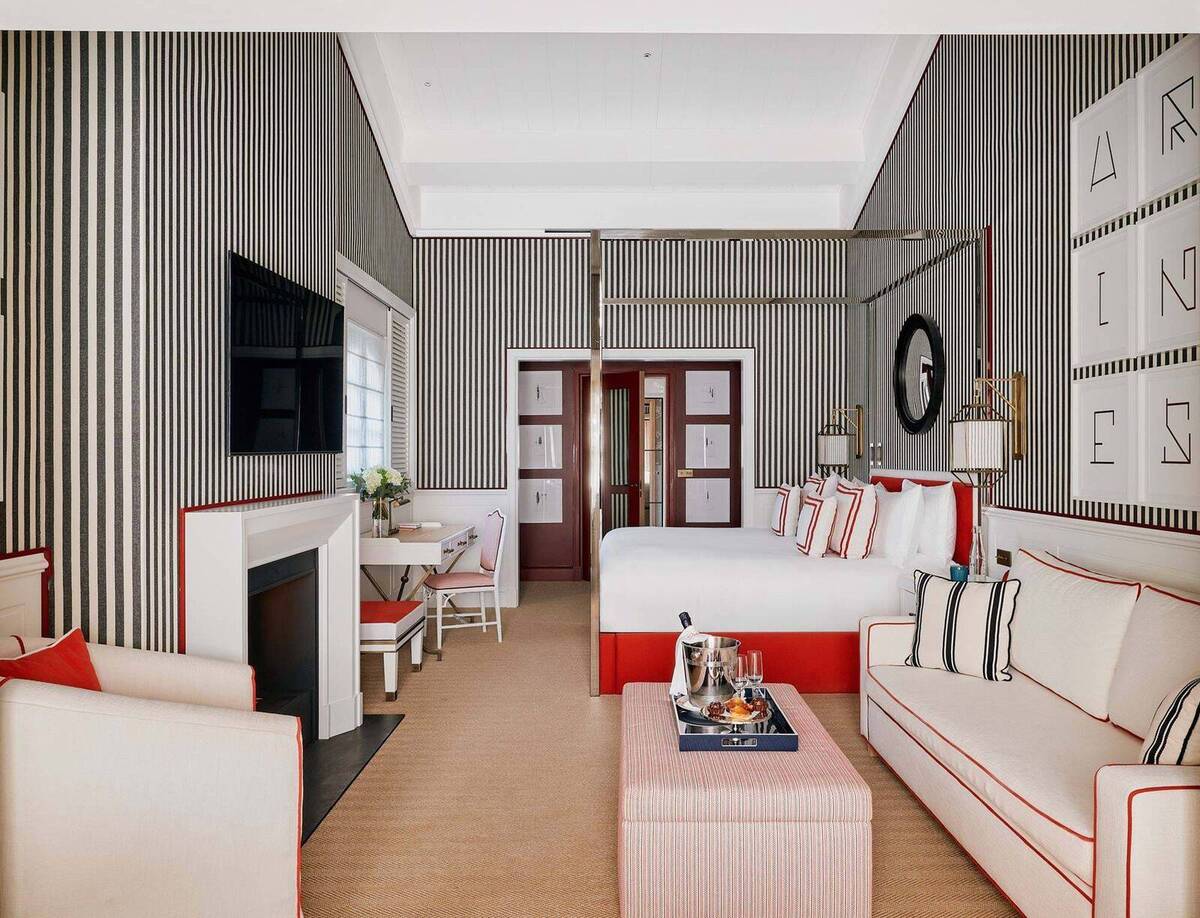 POOLSIDE SUITE